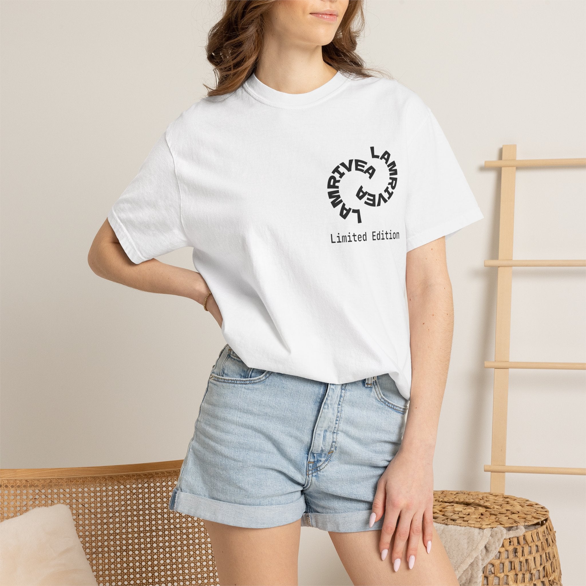LAMRIVEA T-shirt – Style minimaliste & lifestyle | Confort premium unisexe